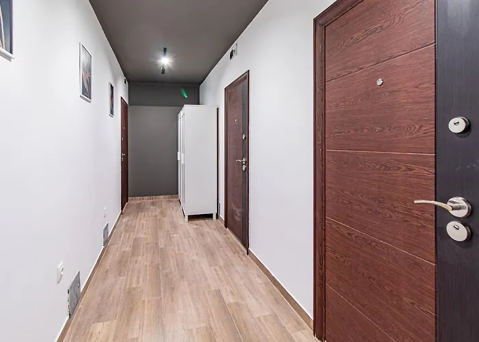 Skyline - Center アパート